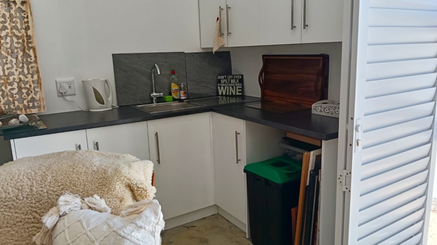 To Let 1 Bedroom Property for Rent in Vermont Western Cape
